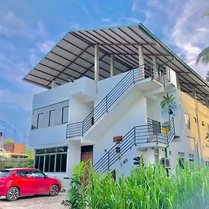 https://hostel-ceylon-lodge-airport-transit.kandyhotelsnow.com